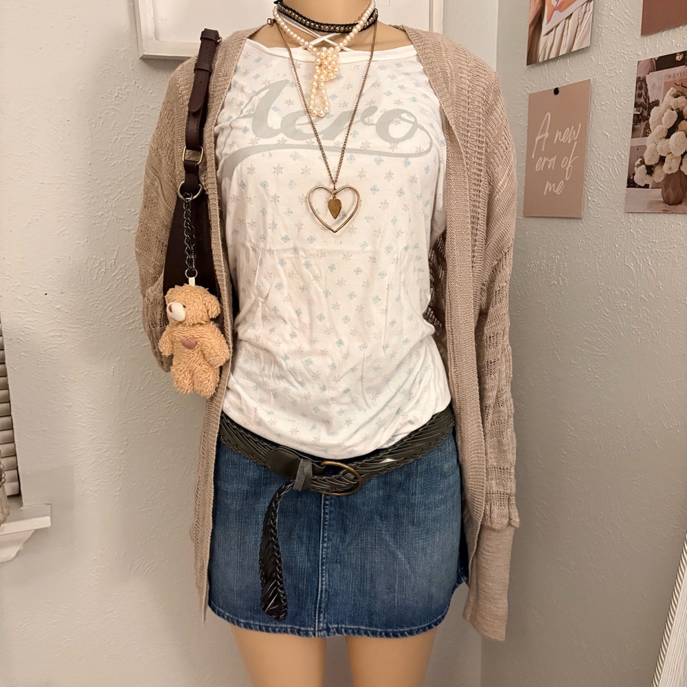 Aeropostale Women's Cream Graphic Tee